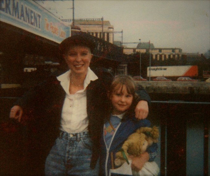 kim-and-ellen-aged-five